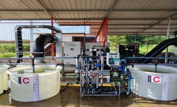 Cabezal de fertirriego instalado en campo